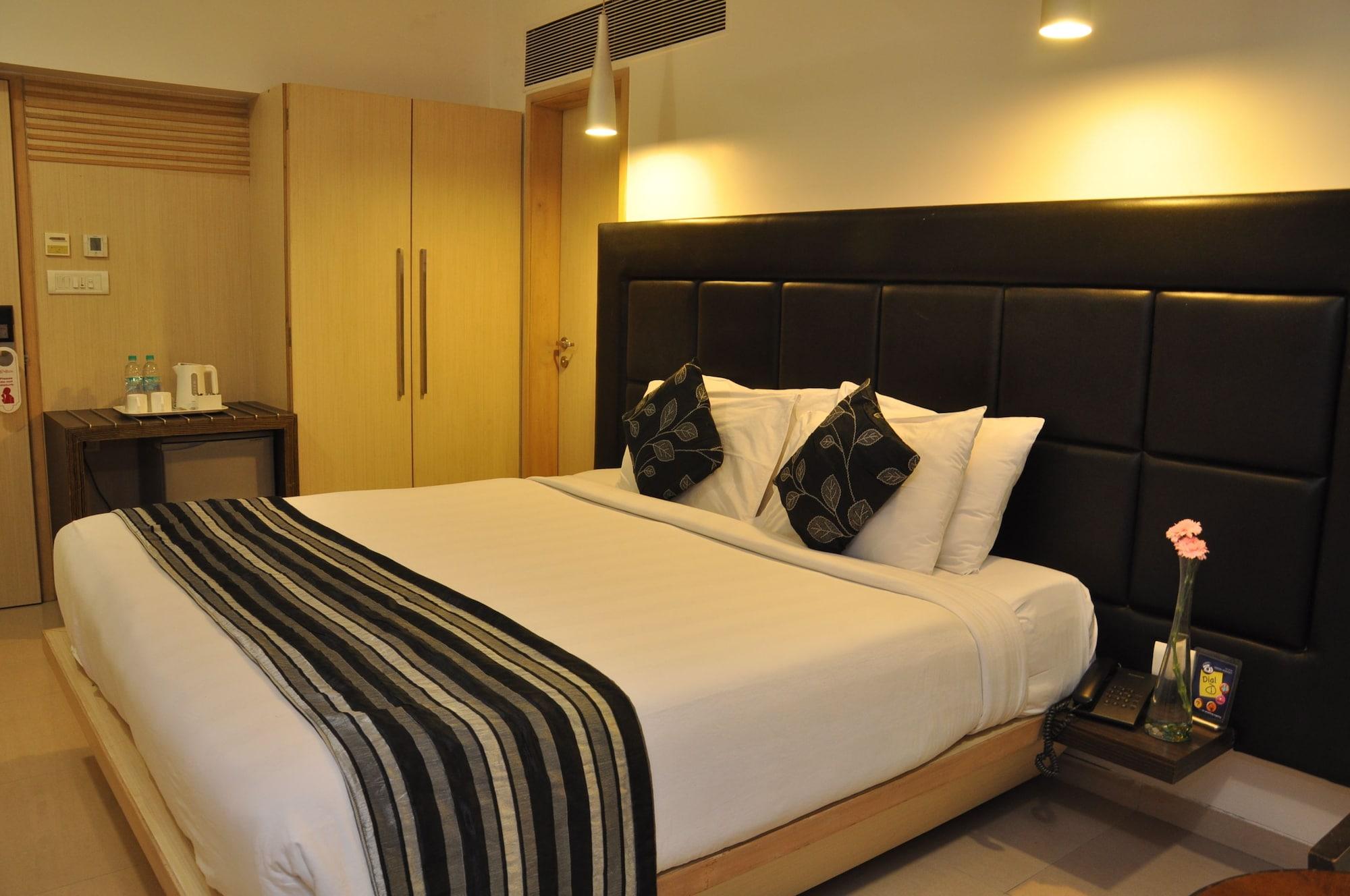 The Oriental Residency Hotel Mumbai Exterior foto