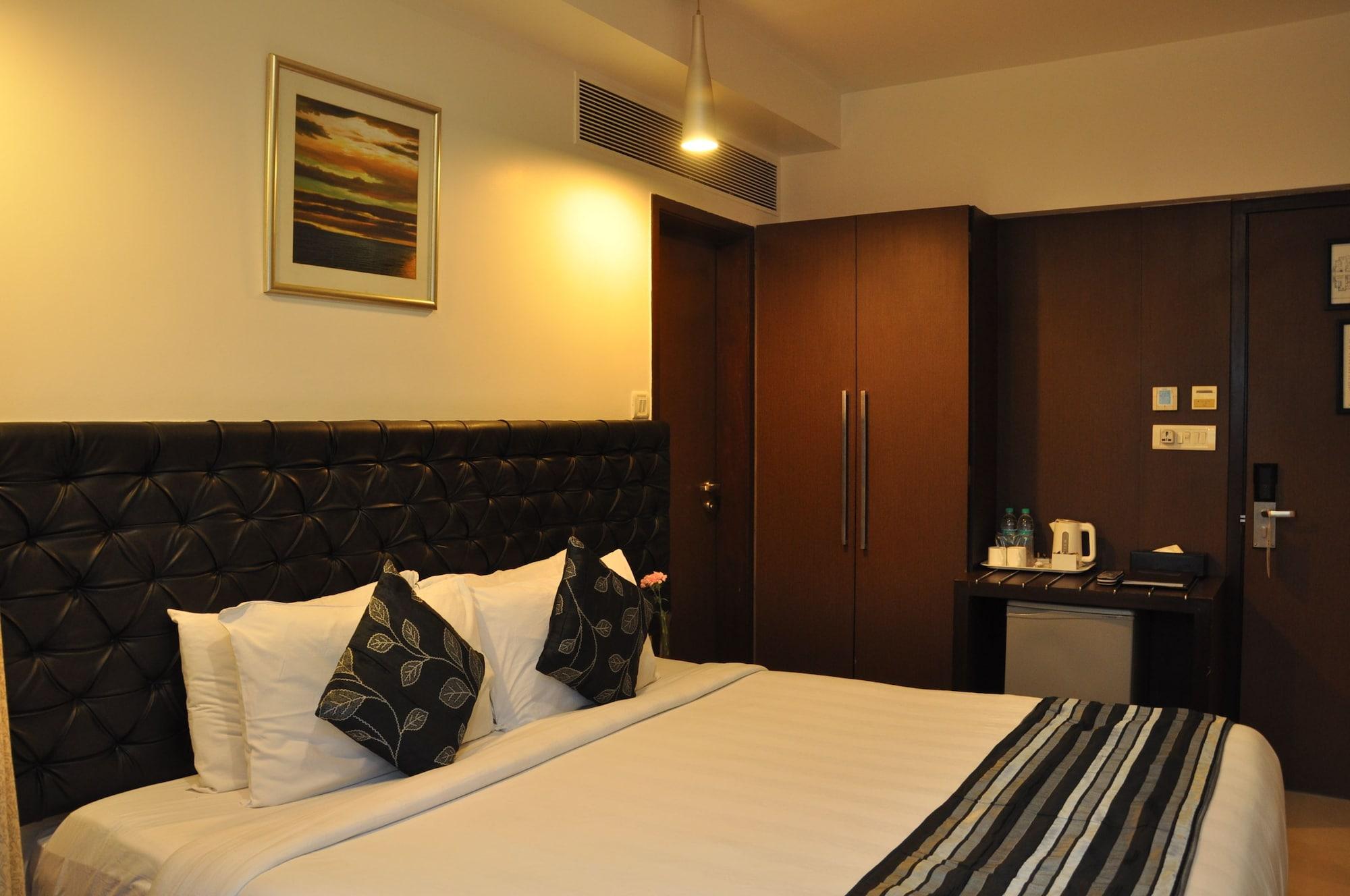 The Oriental Residency Hotel Mumbai Exterior foto
