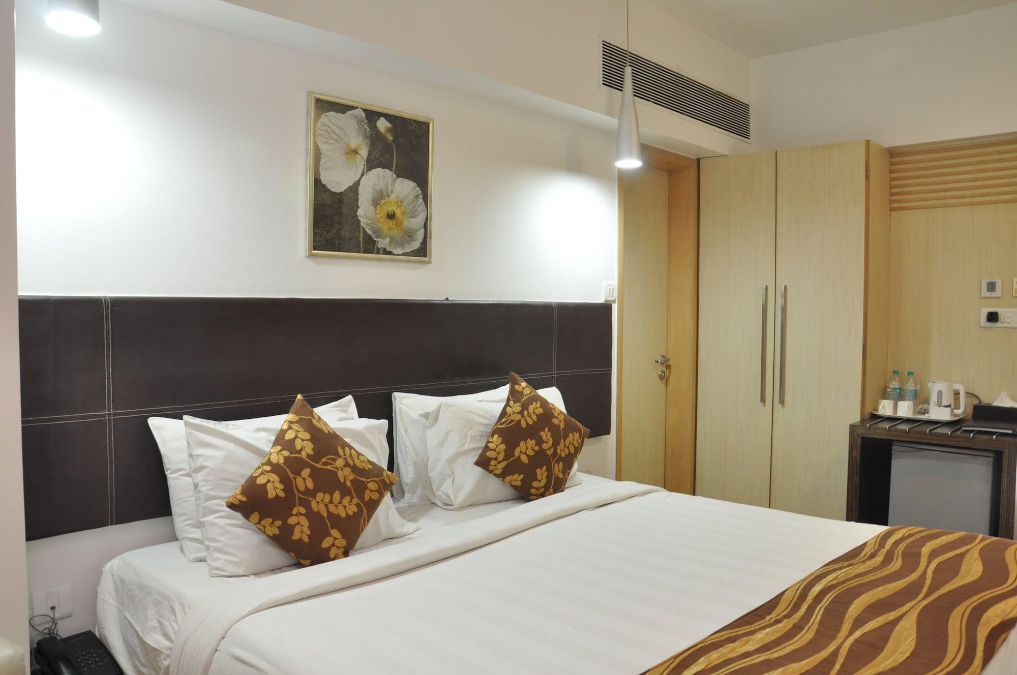 The Oriental Residency Hotel Mumbai Exterior foto