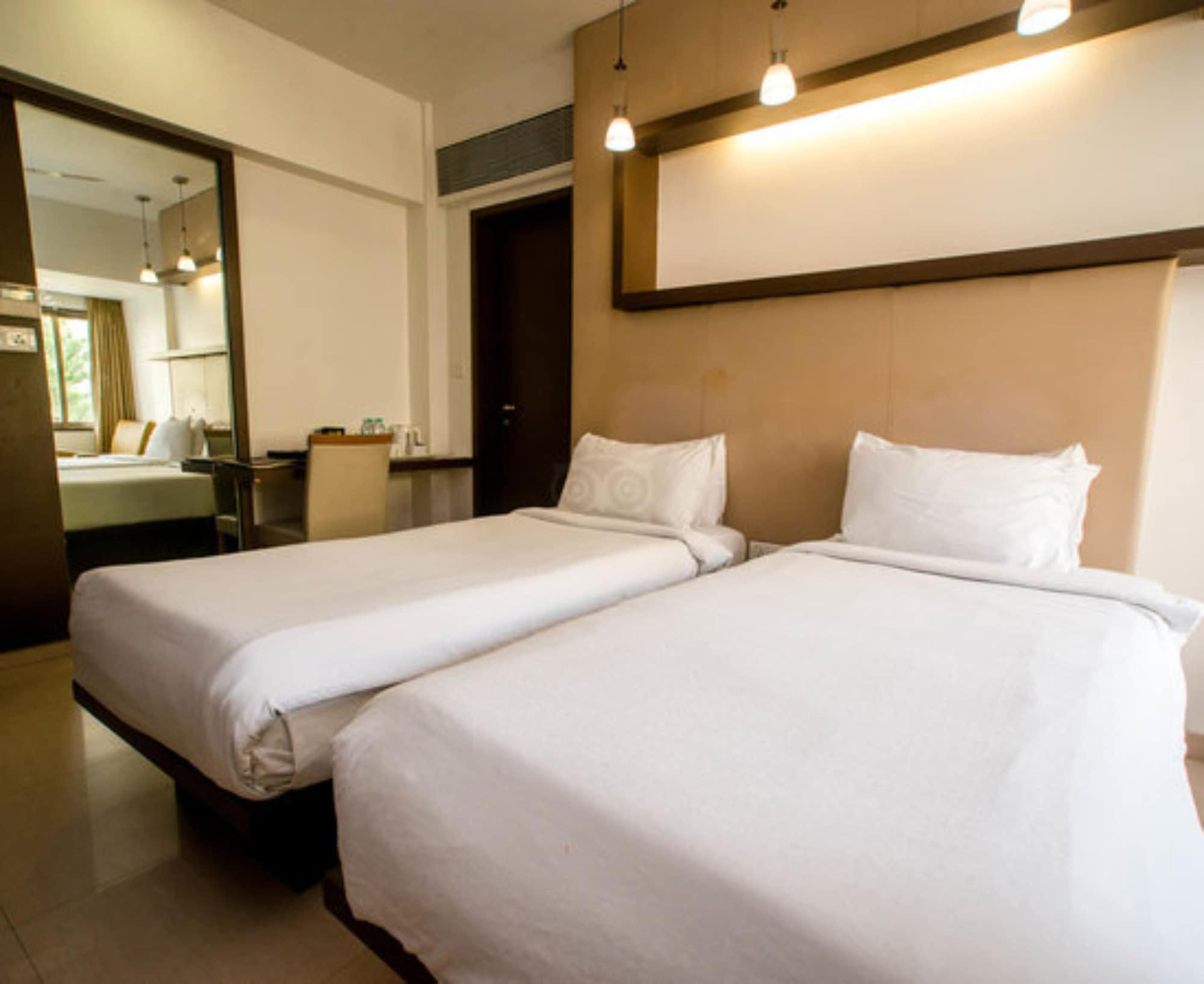 The Oriental Residency Hotel Mumbai Exterior foto