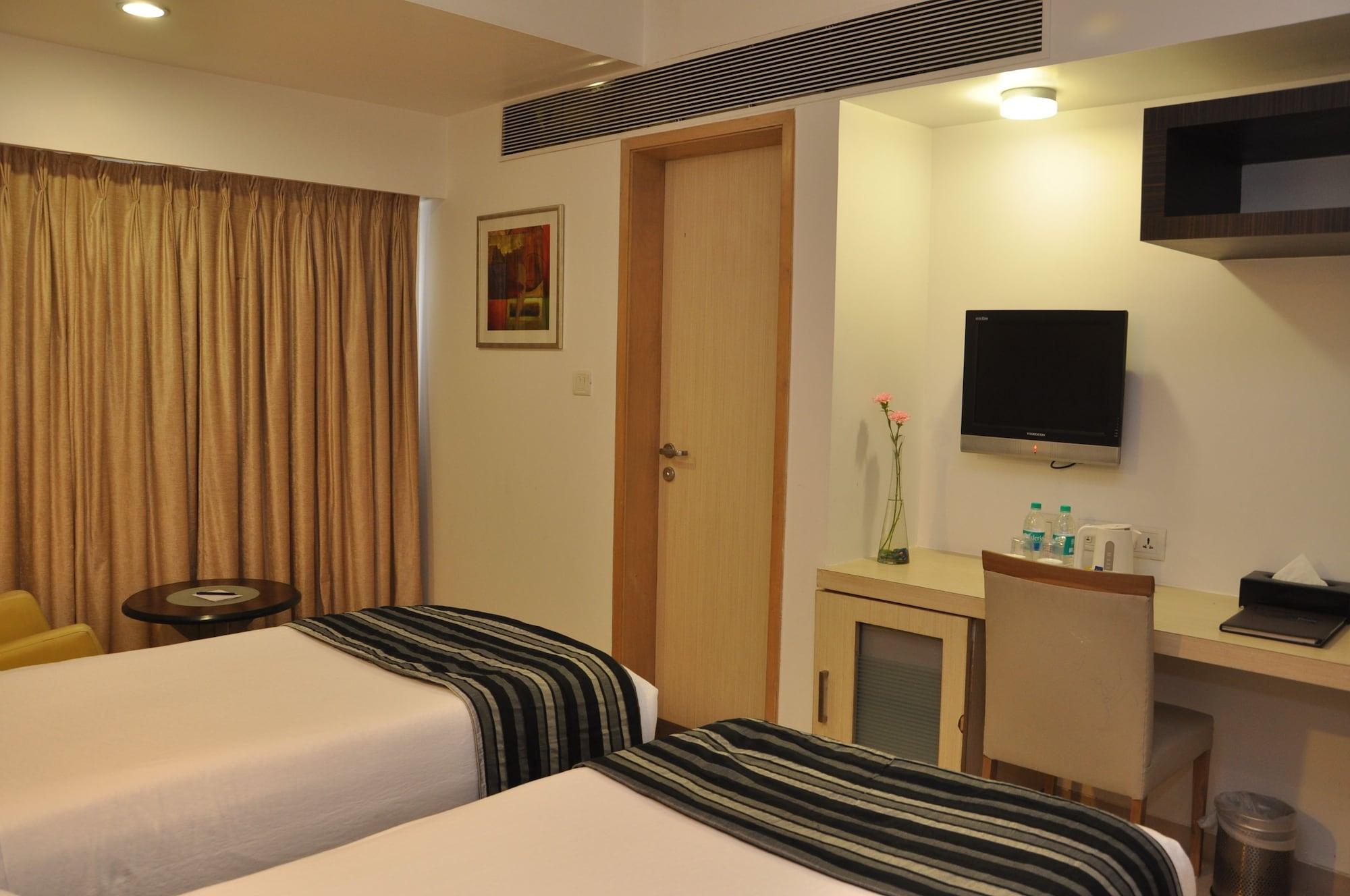 The Oriental Residency Hotel Mumbai Exterior foto