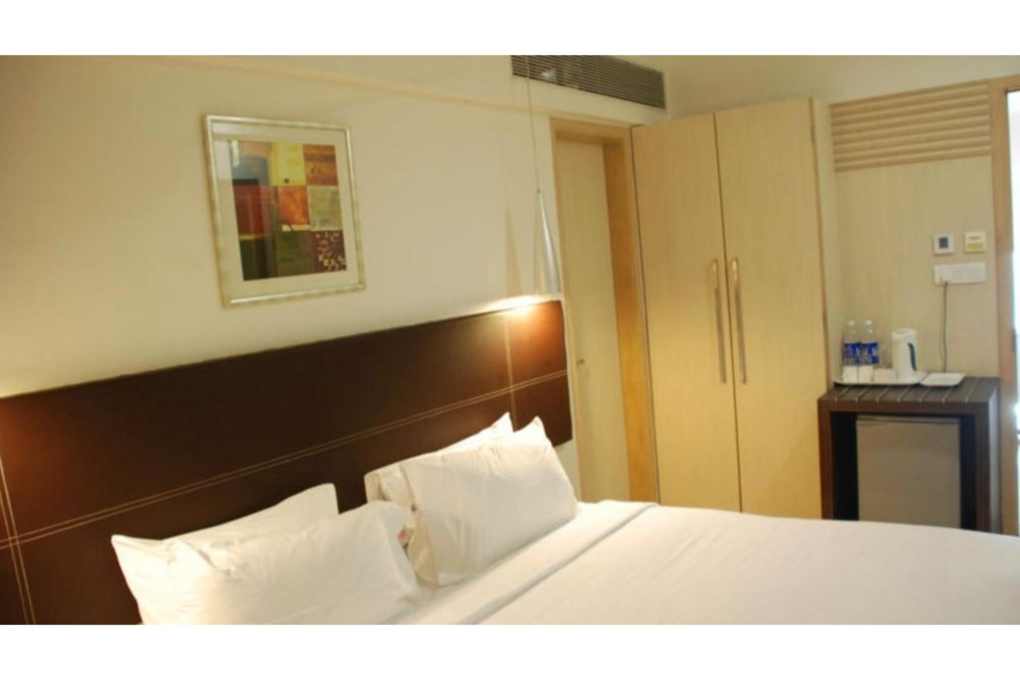 The Oriental Residency Hotel Mumbai Exterior foto