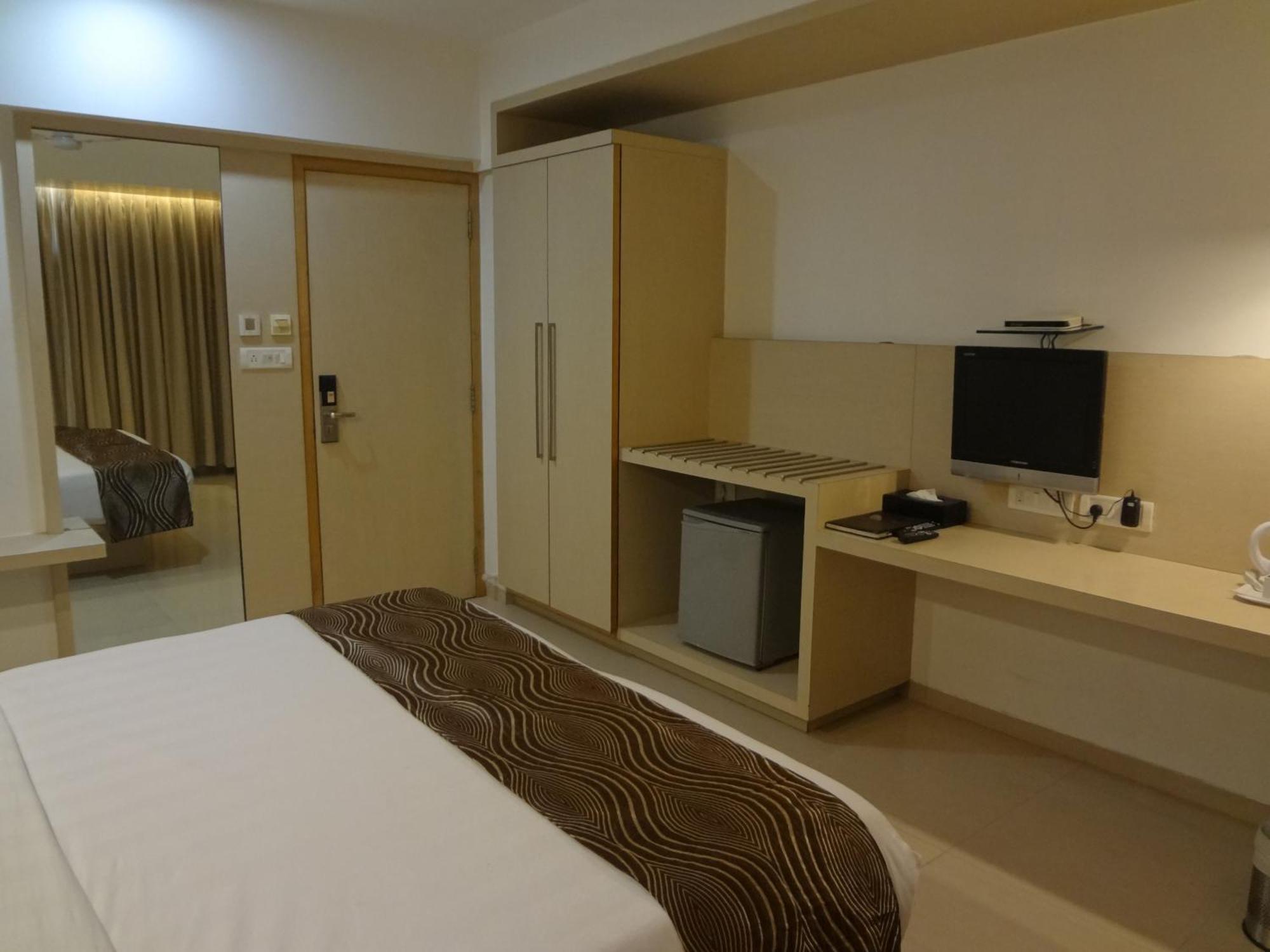 The Oriental Residency Hotel Mumbai Exterior foto
