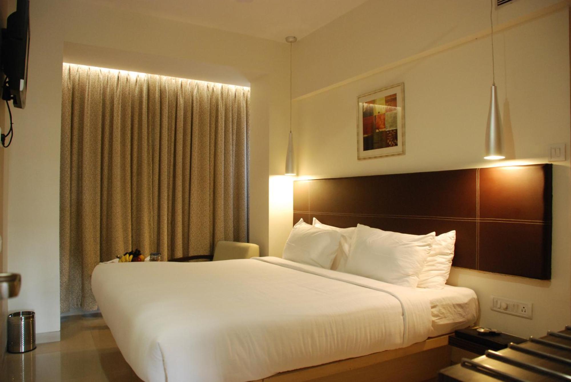 The Oriental Residency Hotel Mumbai Exterior foto