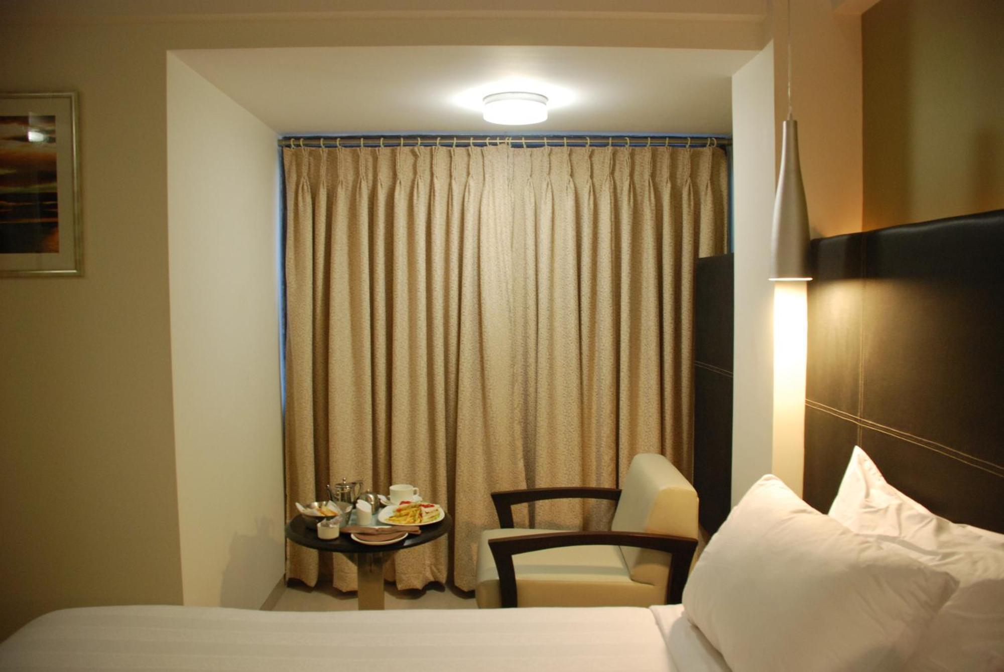 The Oriental Residency Hotel Mumbai Exterior foto