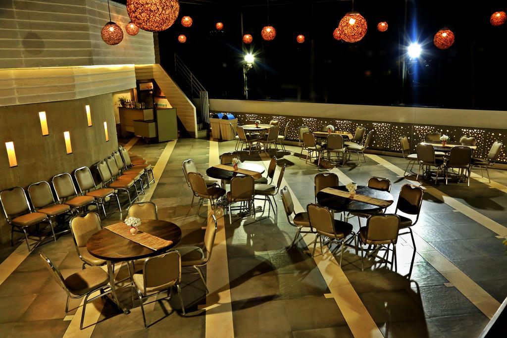The Oriental Residency Hotel Mumbai Exterior foto