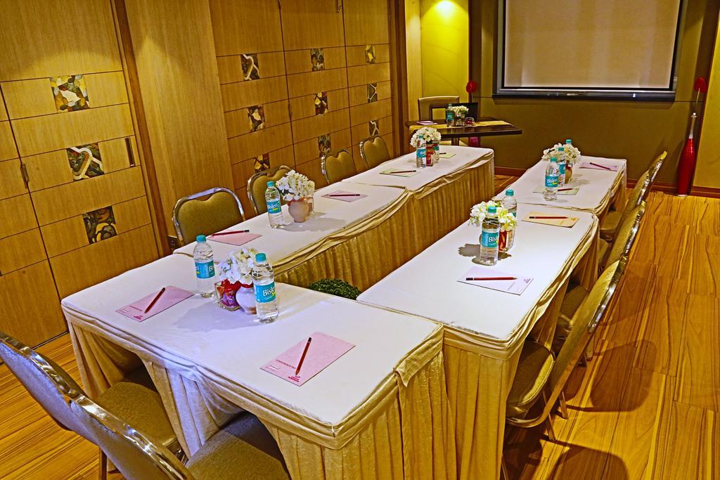 The Oriental Residency Hotel Mumbai Exterior foto