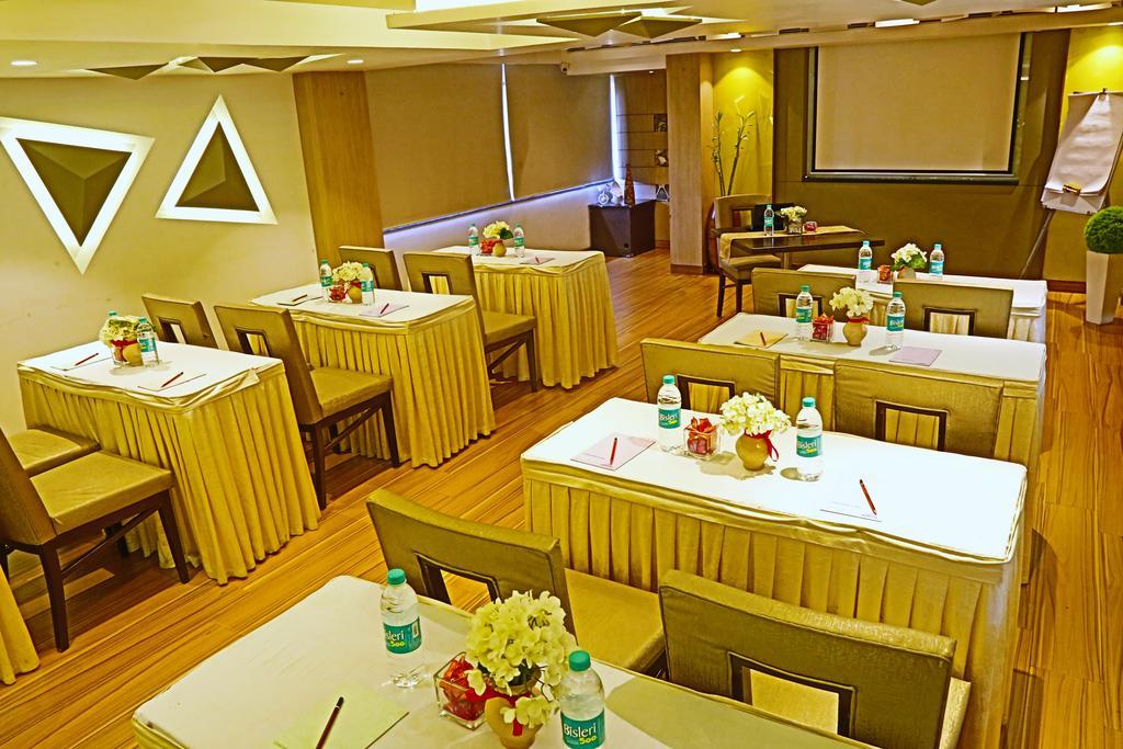 The Oriental Residency Hotel Mumbai Exterior foto