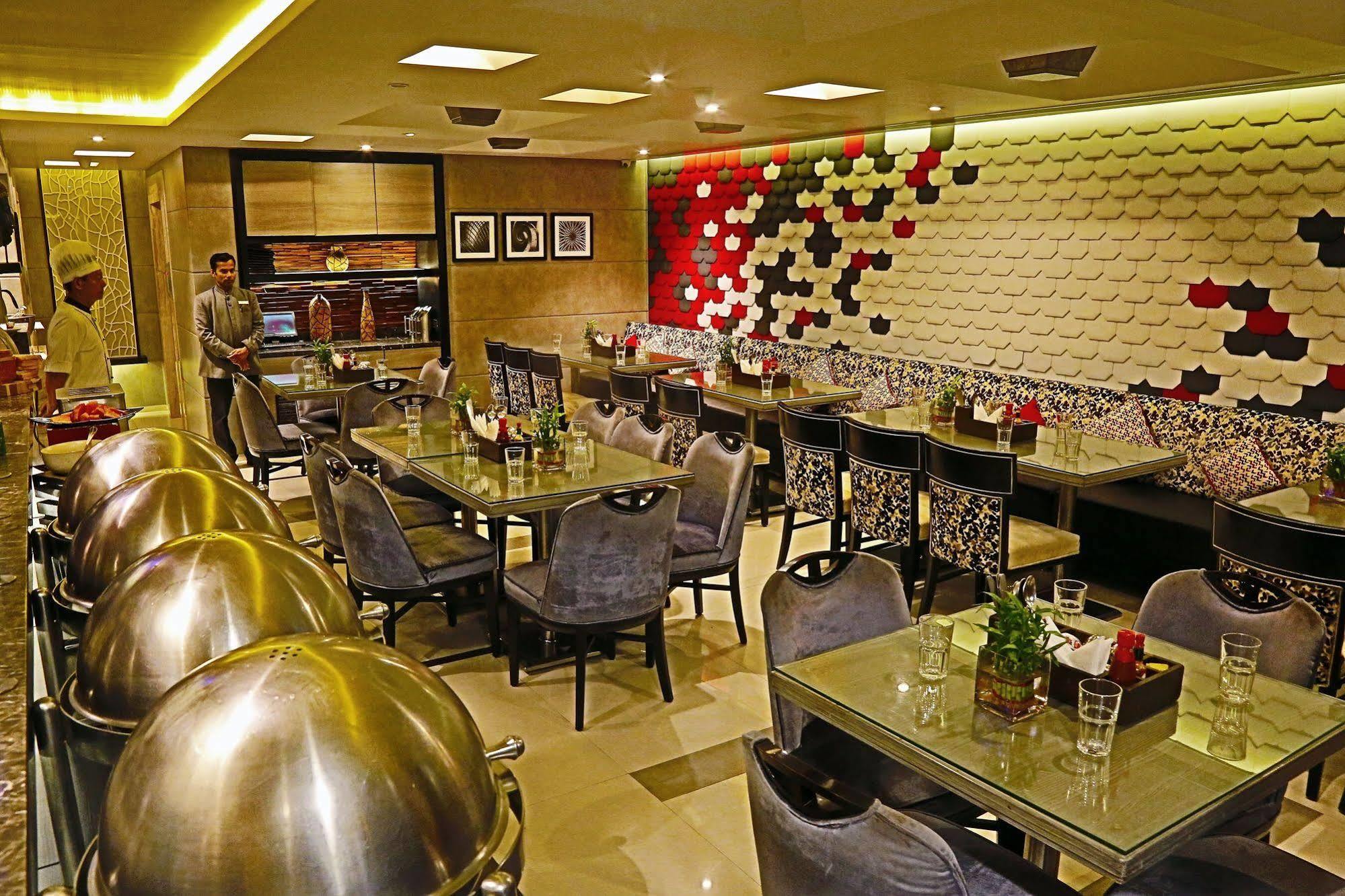 The Oriental Residency Hotel Mumbai Exterior foto
